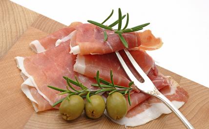 Названы неожиданные последствия употребления сырокопченой колбасы