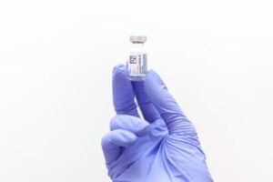 FDA отозвало регистрацию у вакцины J&J от COVID-19