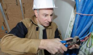 Провайдер обязан заплатить жильцам!