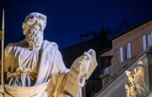 Кардиналы в первый день конклава не избрали нового папу римского