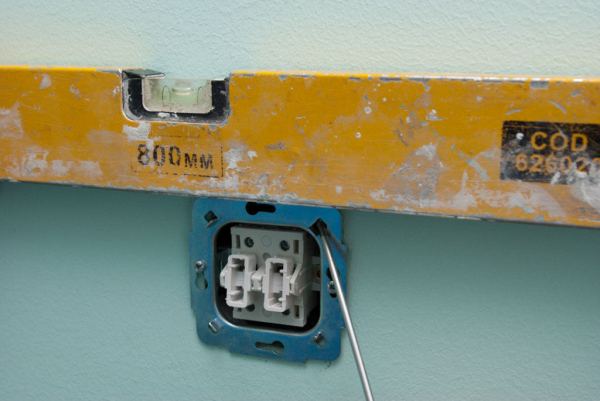 Схема подключения двухклавишного выключателя и пошаговое руководство по его установке