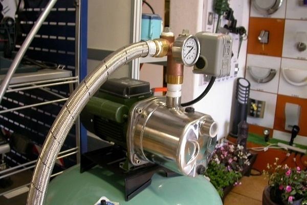 Насосы для повышения давления воды: виды, как выбрать, технология монтажа + схемы подключения