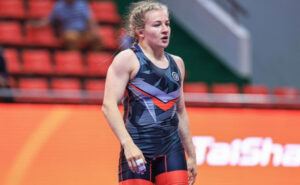 Участниц чемпионата России по борьбе накажут за игру «Камень, ножницы, бумага»