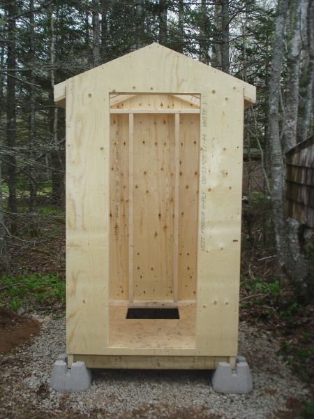 Как построить деревянный туалет на даче