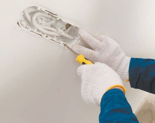 Установка розеток и выключателей