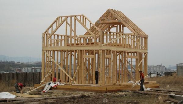Современное строительство деревянных каркасных домов: от традиций к инновациям