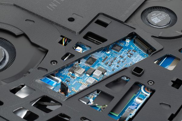 Обзор игрового ноутбука Asus ROG Strix Scar 18 G835LX с Intel Core Ultra 9 275HX и Nvidia GeForce RTX 5090 Laptop