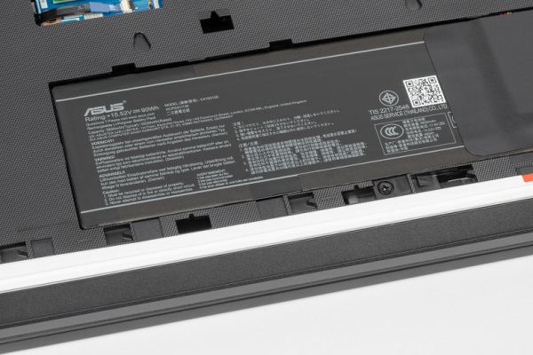 Обзор игрового ноутбука Asus ROG Strix Scar 18 G835LX с Intel Core Ultra 9 275HX и Nvidia GeForce RTX 5090 Laptop