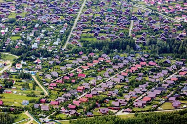 Уютно, как в казарме: &laquo;Человейники&raquo; бывают не только в городе, но и за его пределами