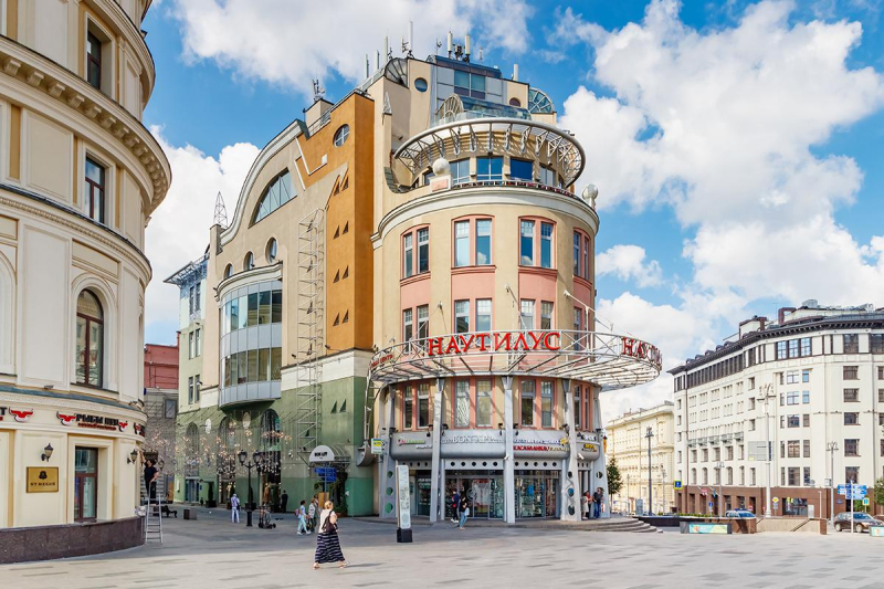 Эпоха калейдоскопа стилей: постмодернизм, лужковская архитектура и