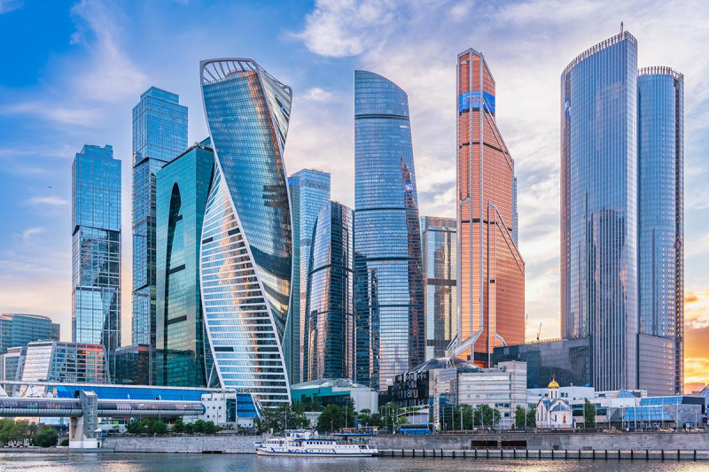 Эпоха калейдоскопа стилей: постмодернизм, лужковская архитектура и