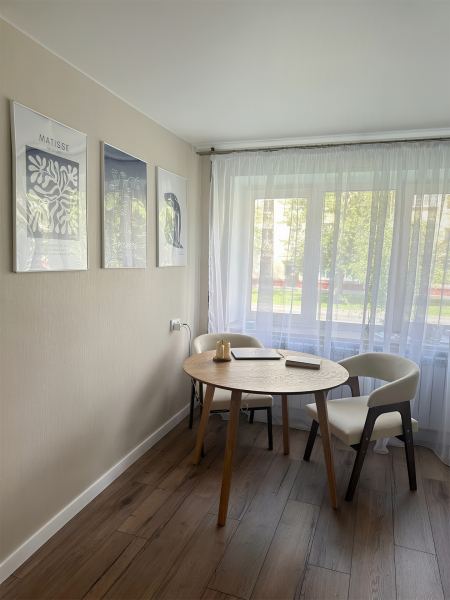 Как я сделала ремонт в хрущевке с проход­ной комнатой за 1,8 млн рублей: фото до ​и после