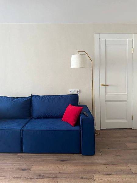 Как я сделала ремонт в хрущевке с проход­ной комнатой за 1,8 млн рублей: фото до ​и после