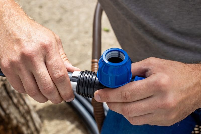 Как соединить ПНД-трубы: правила монтажа водопровода из одного или разных материалов