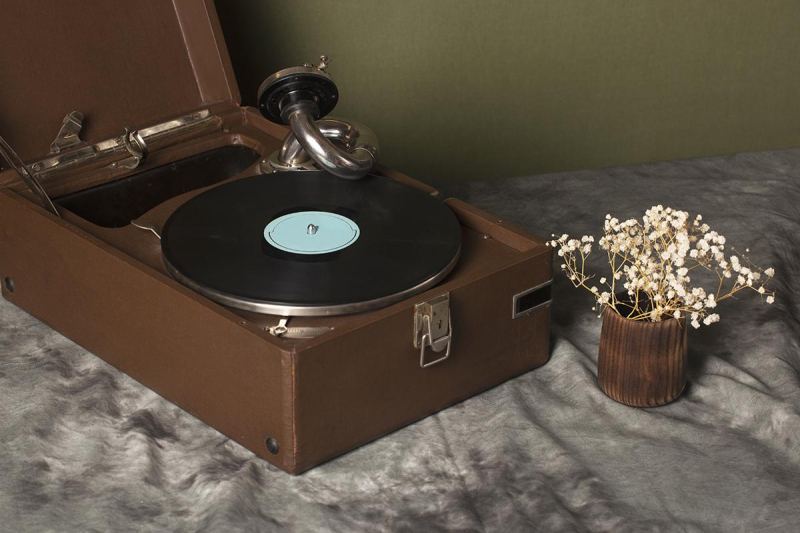 Небрежность и контраст: как интегрировать винтаж в современный