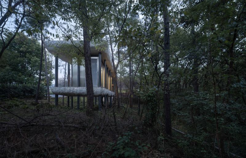 Общественный туалет в районе Нанкин Сифан Арт Лейк, Китай