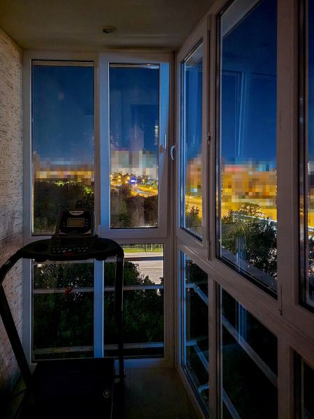 «Одно из моих любимых мест в квар­тире»: 3 варианта обустройства балкона