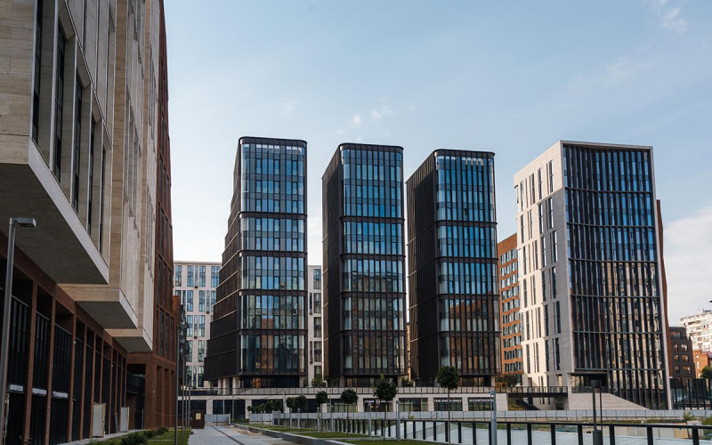 Модернизм и футуризм: в каких стилях создают премиальные дома в Москве