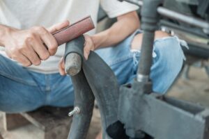 Чем замазать свищ в трубе отопления под давлением