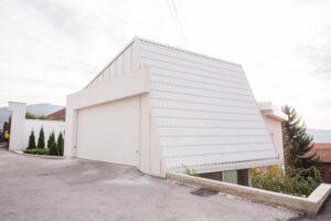 Как построить гараж из газобетона с односкатной крышей