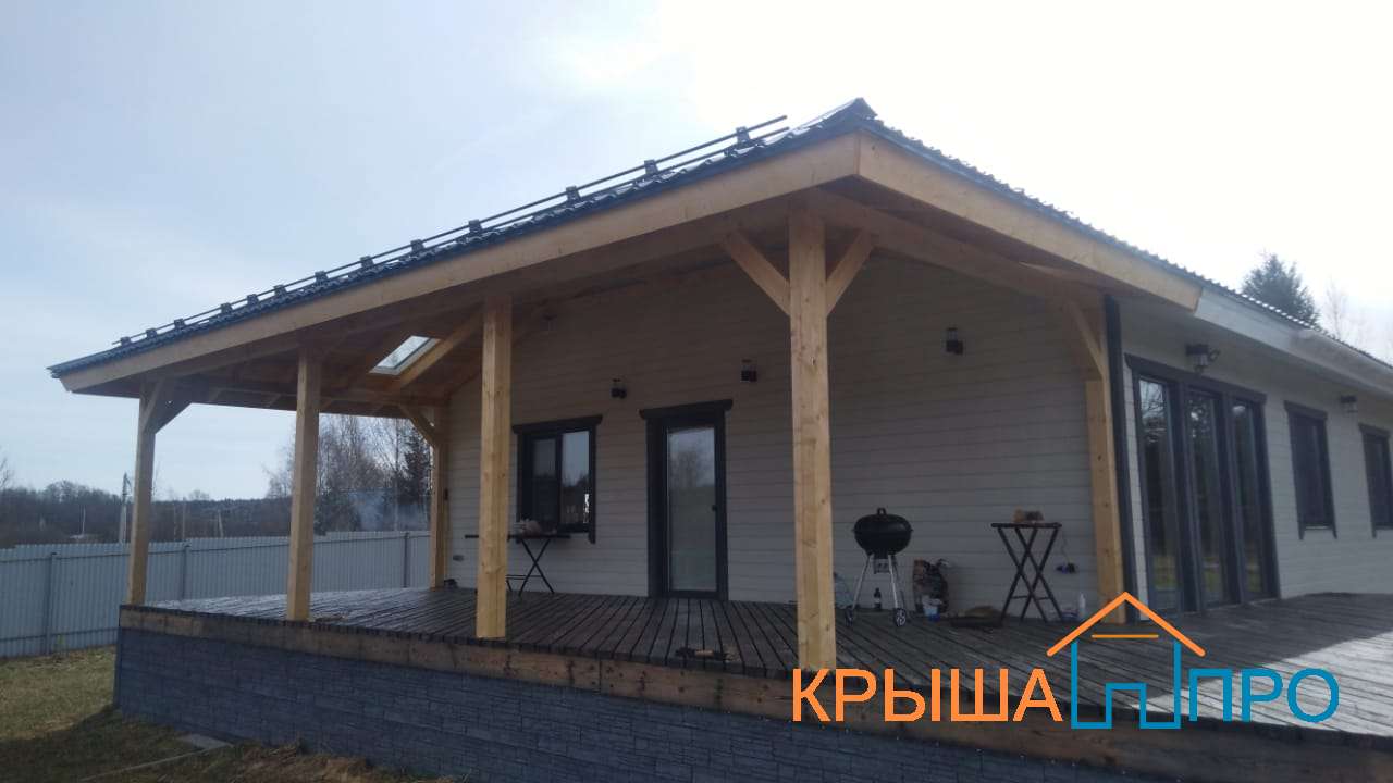 Монтаж навеса с мансардными окнами над террасой