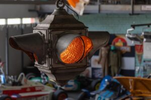 Как сделать освещение в гараже своими руками — схемы и светильники