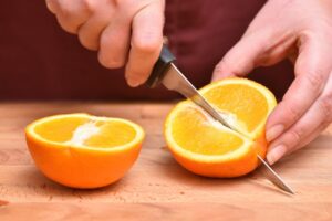 Почему мы чистим апельсин до того как съесть